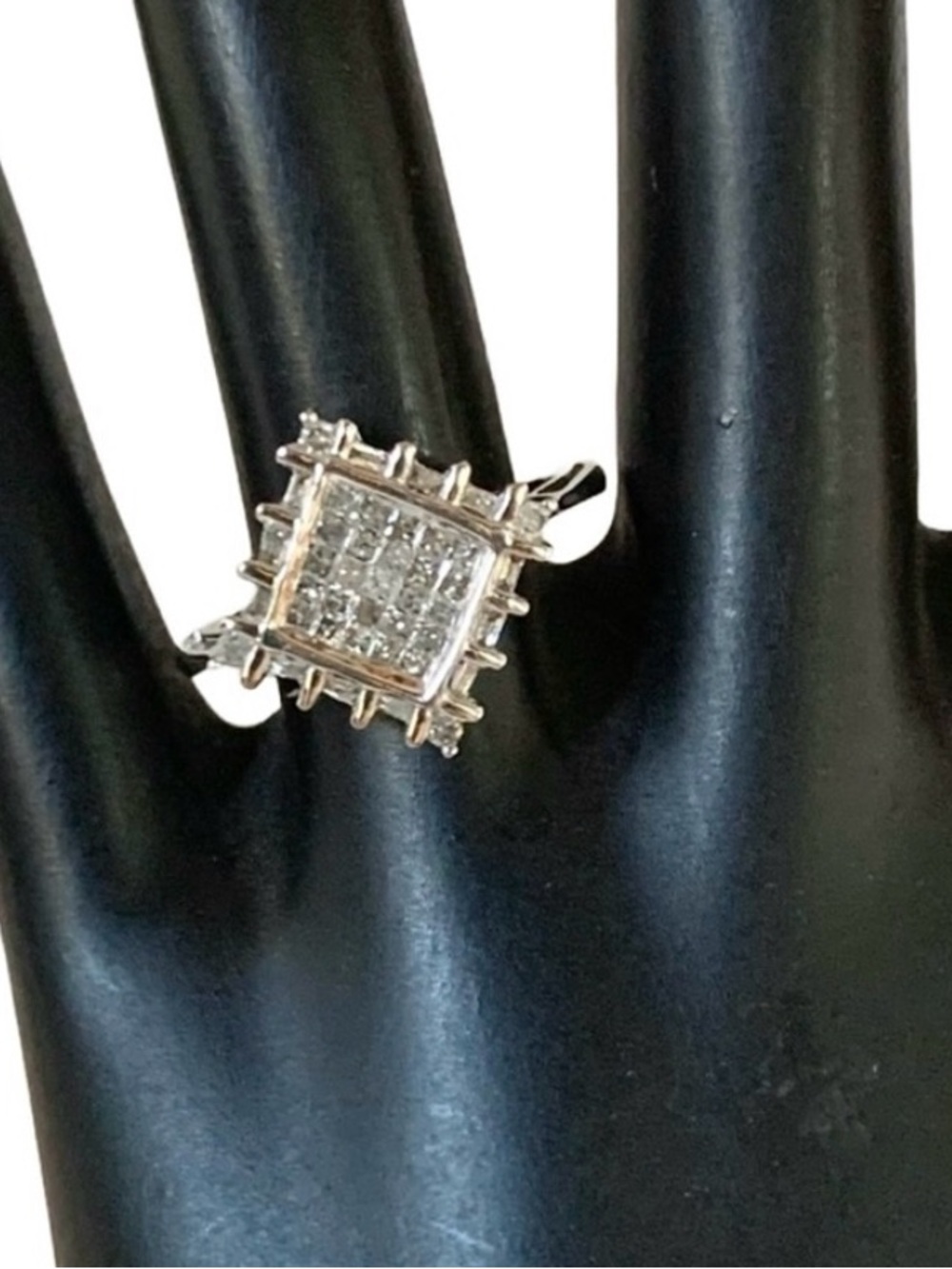 SOLID WHITE GOLD GENUINE DIAMOND .67 CTW INVISIBLE SET PRINCESS CUT RING (7)